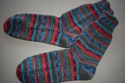 43 - 44 gestrickte Socken Opal Hobby & Handwerk - rot trifft grün türkis